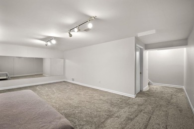 Light, bright & spacious 2BR/1.5BA condo in desirable Woodridge - photo 31