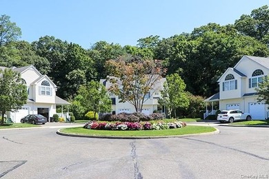 Nestled in a serene Huntington cul-de-sac, this stunning Spring - photo 33