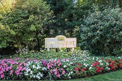 Nestled in a serene Huntington cul-de-sac, this stunning Spring - photo 34