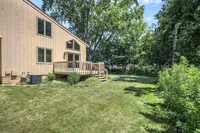 Light, bright & spacious 2BR/1.5BA condo in desirable Woodridge - photo 38