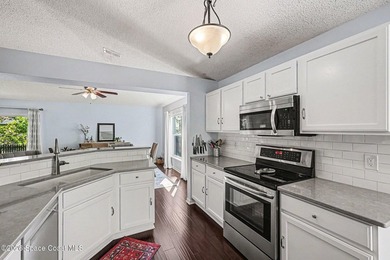 MOTIVATED SELLERS! Welcome home to this beautifully maintained - photo 10