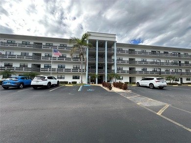 (private lake, pond, coastal) Condo Sale Pending in St. Petersburg Florida