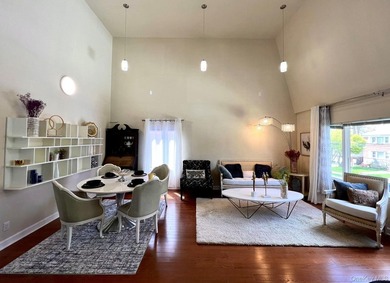 Picture Perfect Location with Spacious Living. This Spacious - photo 2