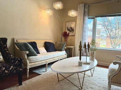 Picture Perfect Location with Spacious Living. This Spacious - photo 4