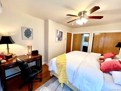 Picture Perfect Location with Spacious Living. This Spacious - photo 8