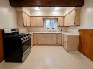 Welcome home to this 19th ward charmer. All the warmth of - photo 19