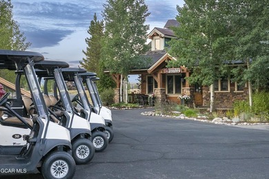 Wake up to panoramic mountain views and the pristine greens of - photo 16