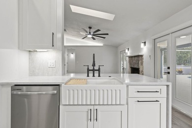 Welcome to this stunning, fully renovated 4-bedroom, 2-bath - photo 16