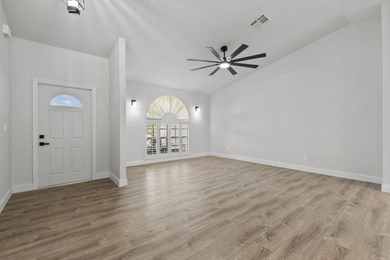 Welcome to this stunning, fully renovated 4-bedroom, 2-bath - photo 20