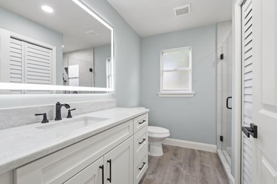 Welcome to this stunning, fully renovated 4-bedroom, 2-bath - photo 28