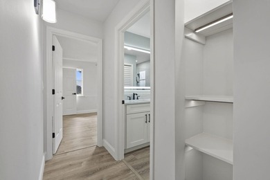 Welcome to this stunning, fully renovated 4-bedroom, 2-bath - photo 30