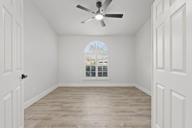 Welcome to this stunning, fully renovated 4-bedroom, 2-bath - photo 31