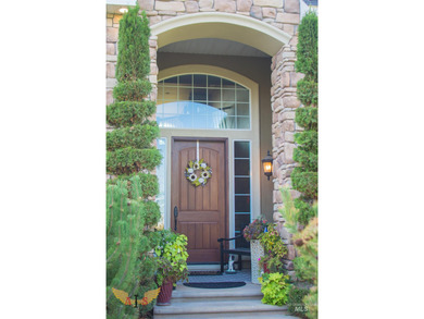 Superb custom home on 1.74 acres just minutes from Twin Falls