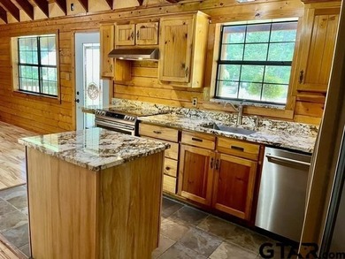 ESCAPE TO THE BEAUTY AND SERENITY OF EAST TEXAS WITH THIS - photo 13