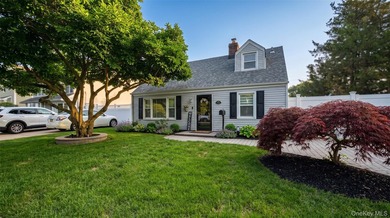 Welcome to this charming expanded home nestled on a quiet block - photo 14