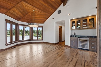 Set on a spectacular peninsula on Echo Lake, this beautifully - photo 9