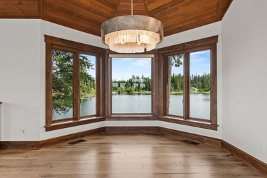 Set on a spectacular peninsula on Echo Lake, this beautifully - photo 10