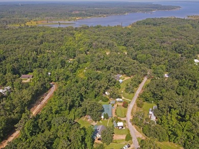 Welcome to 566 Pine Ridge Circle in Water Valley, MS! This 3 - photo 4