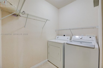 Beautiful 3-bedroom, 2-bath condo featuring beautiful lake views - photo 22