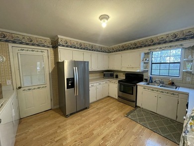 Motivated sellers! This country style home is welcoming from the - photo 15