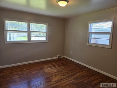 Great home in a wonderful neighborhood in St. Anthony. This home - photo 16