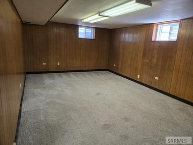Great home in a wonderful neighborhood in St. Anthony. This home - photo 22