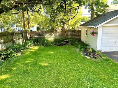 Spacious Center Entrance Colonial with nearly 2200 Square Feet - photo 28