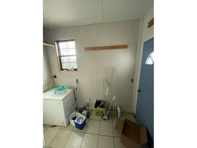 Motivated sellers! This country style home is welcoming from the - photo 32