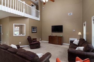 Great 2 level home on over 2 acres of land in the beautiful - photo 4
