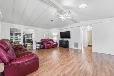 This beautifully maintained 3-bedroom split floor plan offers - photo 9
