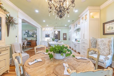 Welcome to an extraordinary waterfront residence in the Island - photo 22