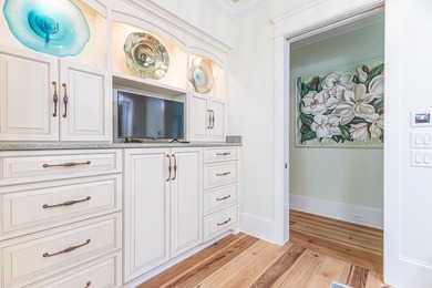 Welcome to an extraordinary waterfront residence in the Island - photo 50