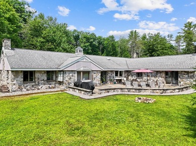 Discover the unparalleled elegance of 16 Davis Point Rd, a - photo 1
