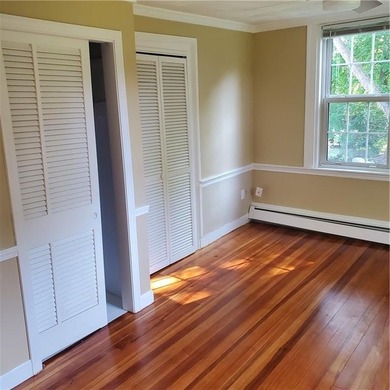 Private second-floor residence in the secluded building at 48 - photo 11