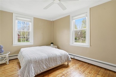 Private second-floor residence in the secluded building at 48 - photo 12