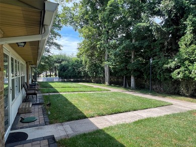 Lovely one bedroom condo in a pretty location. Sunroom wall was - photo 14