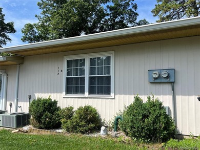 Lovely one bedroom condo in a pretty location. Sunroom wall was - photo 15