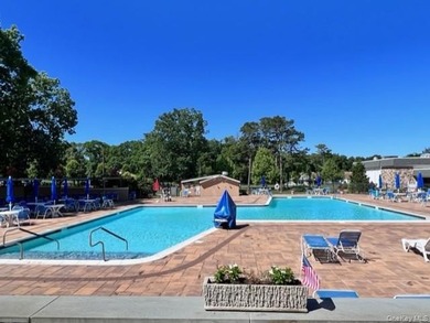 Lovely one bedroom condo in a pretty location. Sunroom wall was - photo 17