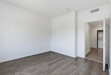 Welcome to this spacious 3-bedroom, 2.5-bath corner-unit - photo 19