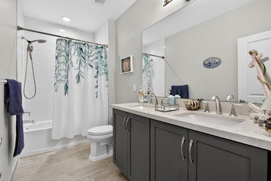 Beautifully upgraded 4BR / 2.5BA corner unit featuring an - photo 20