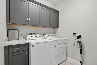 Beautifully upgraded 4BR / 2.5BA corner unit featuring an - photo 23