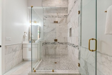 Luxury coastal living meets exceptional investment opportunity - photo 26