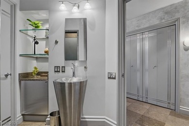 Completely customized residence on the 26th floor. Experience - photo 31