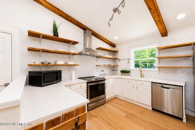 Welcome to a truly exceptional country estate where modern - photo 15