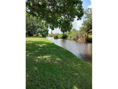 Offering custom-built 1-owner home w/private yard on a perimeter - photo 15