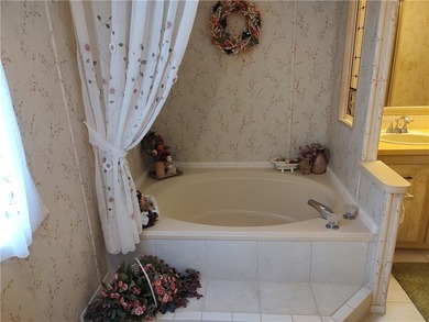 Offering custom-built 1-owner home w/private yard on a perimeter - photo 17