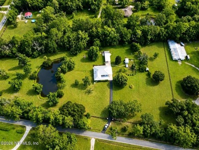 Welcome to a truly exceptional country estate where modern - photo 43