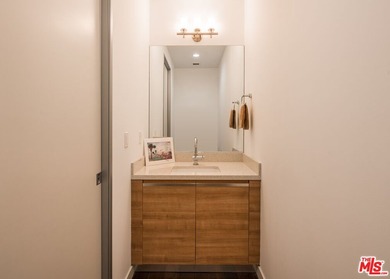 3 Blocks from the beach in the Luxury Latitude 33 Sky Building - photo 5