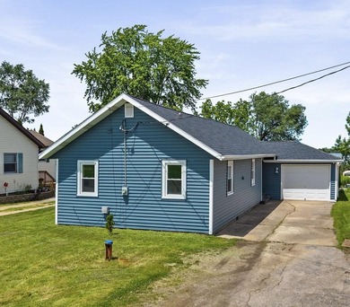 Enjoy the beautiful views of Lake Butte Des Morts from this - photo 5