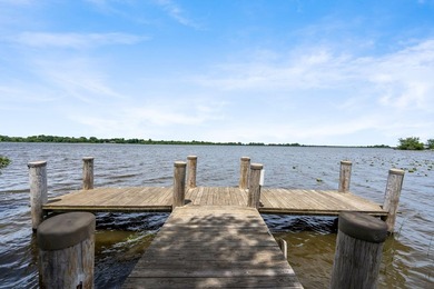 Enjoy the beautiful views of Lake Butte Des Morts from this - photo 6